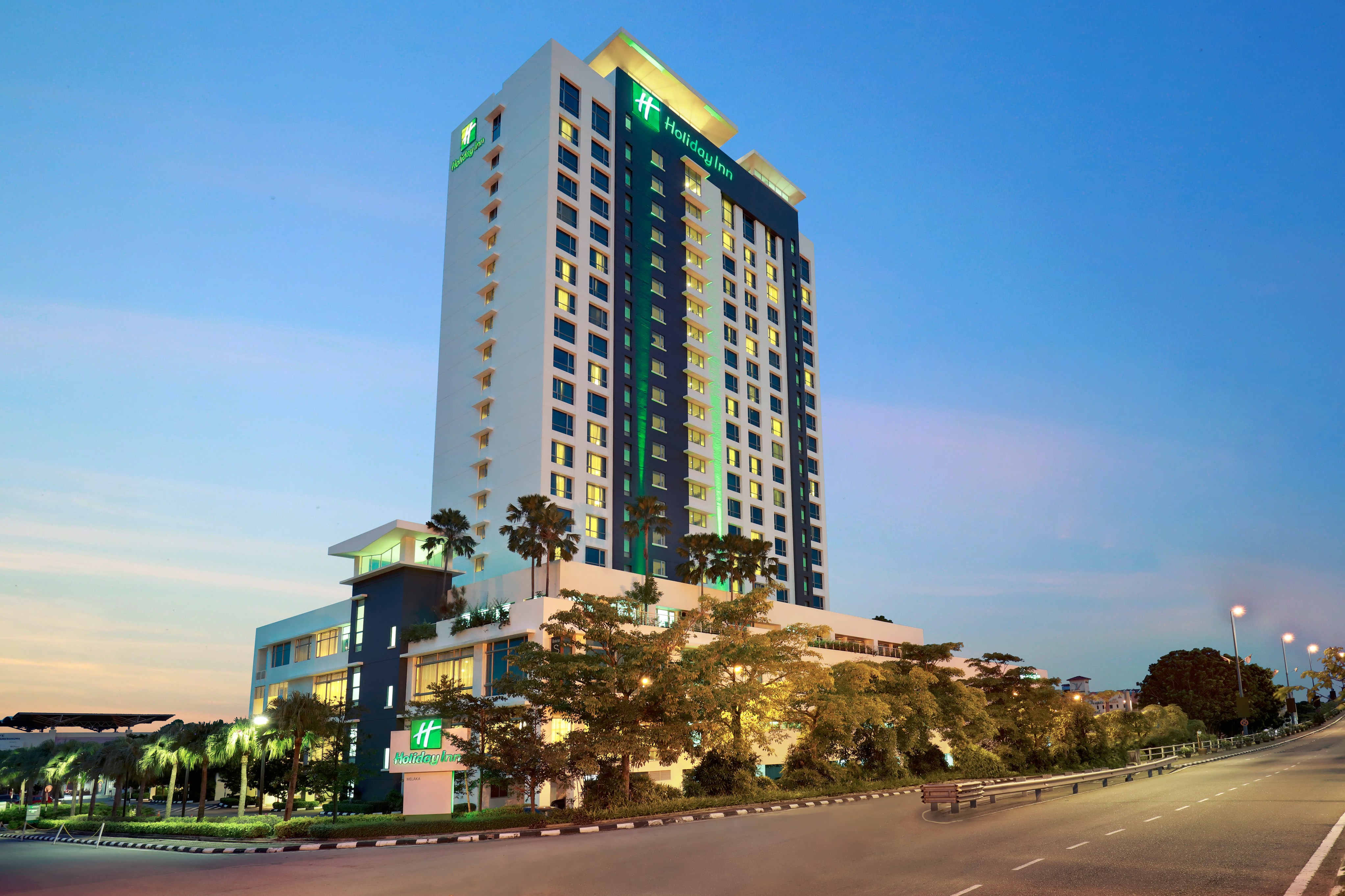 Open Holiday Inn Melaka